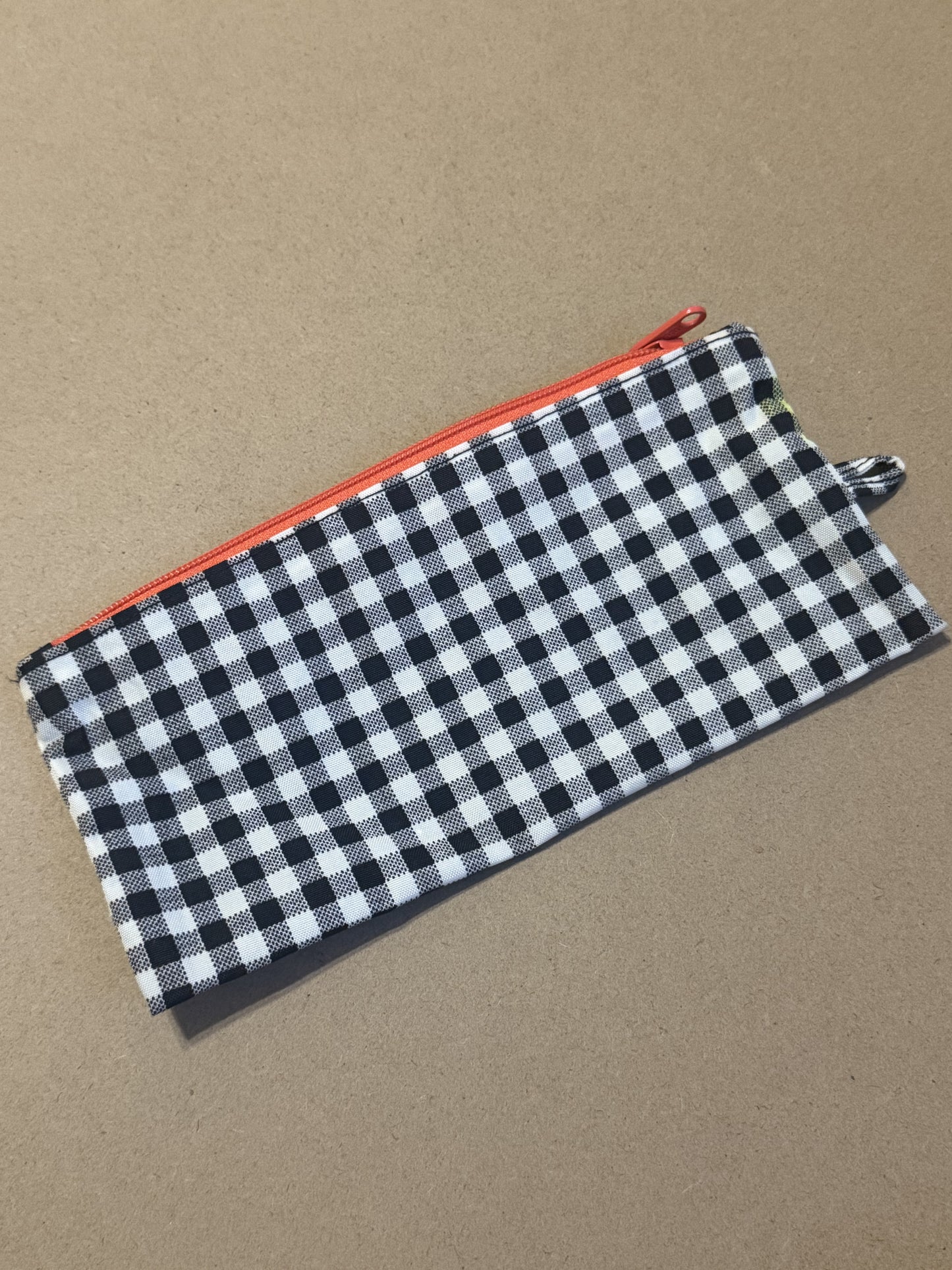 Medium Checker Flat Pouch GUC