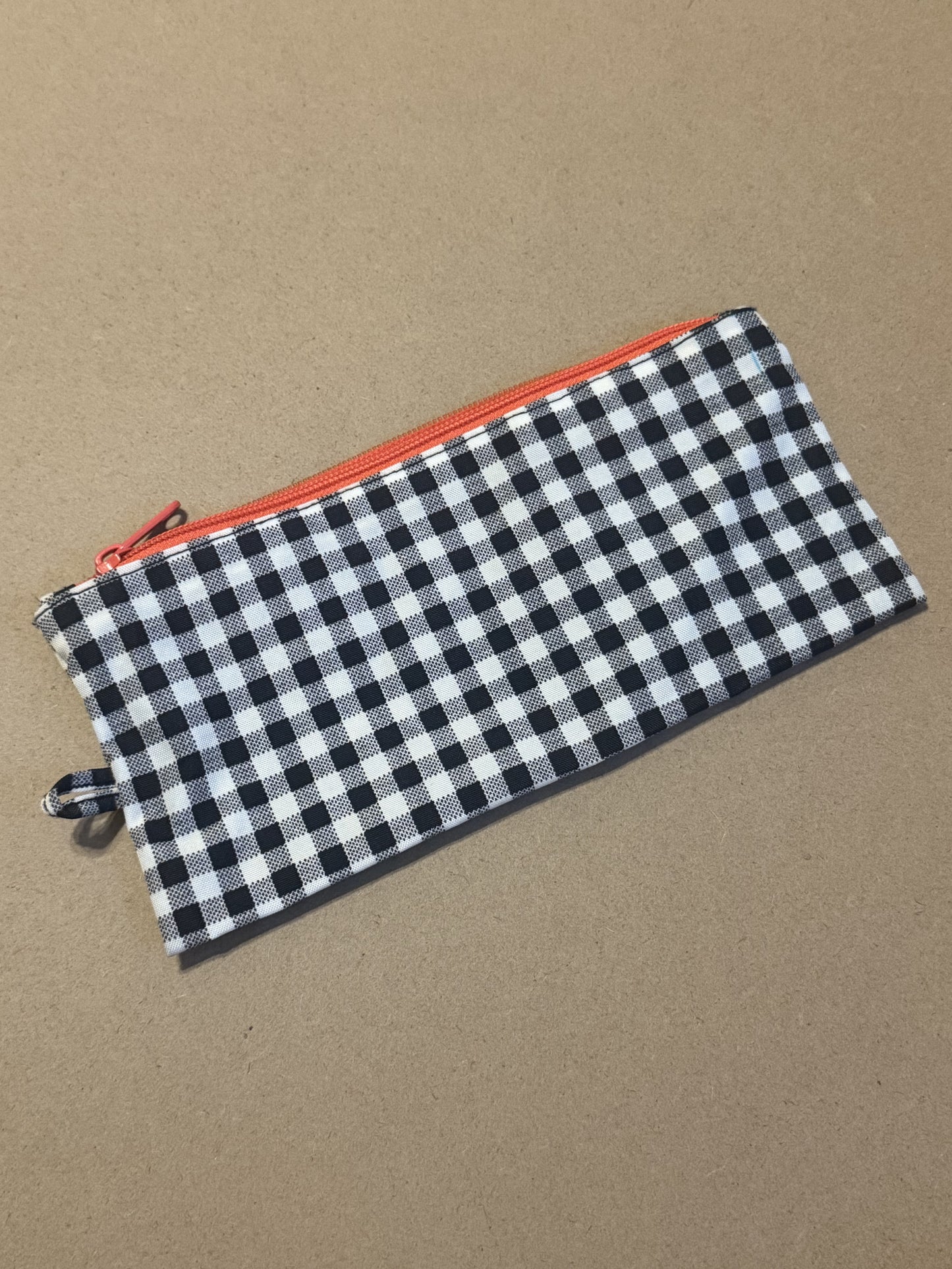 Medium Checker Flat Pouch GUC