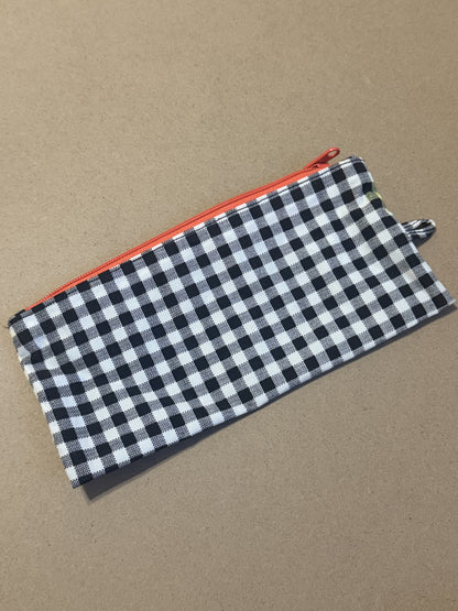 Medium Checker Flat Pouch GUC